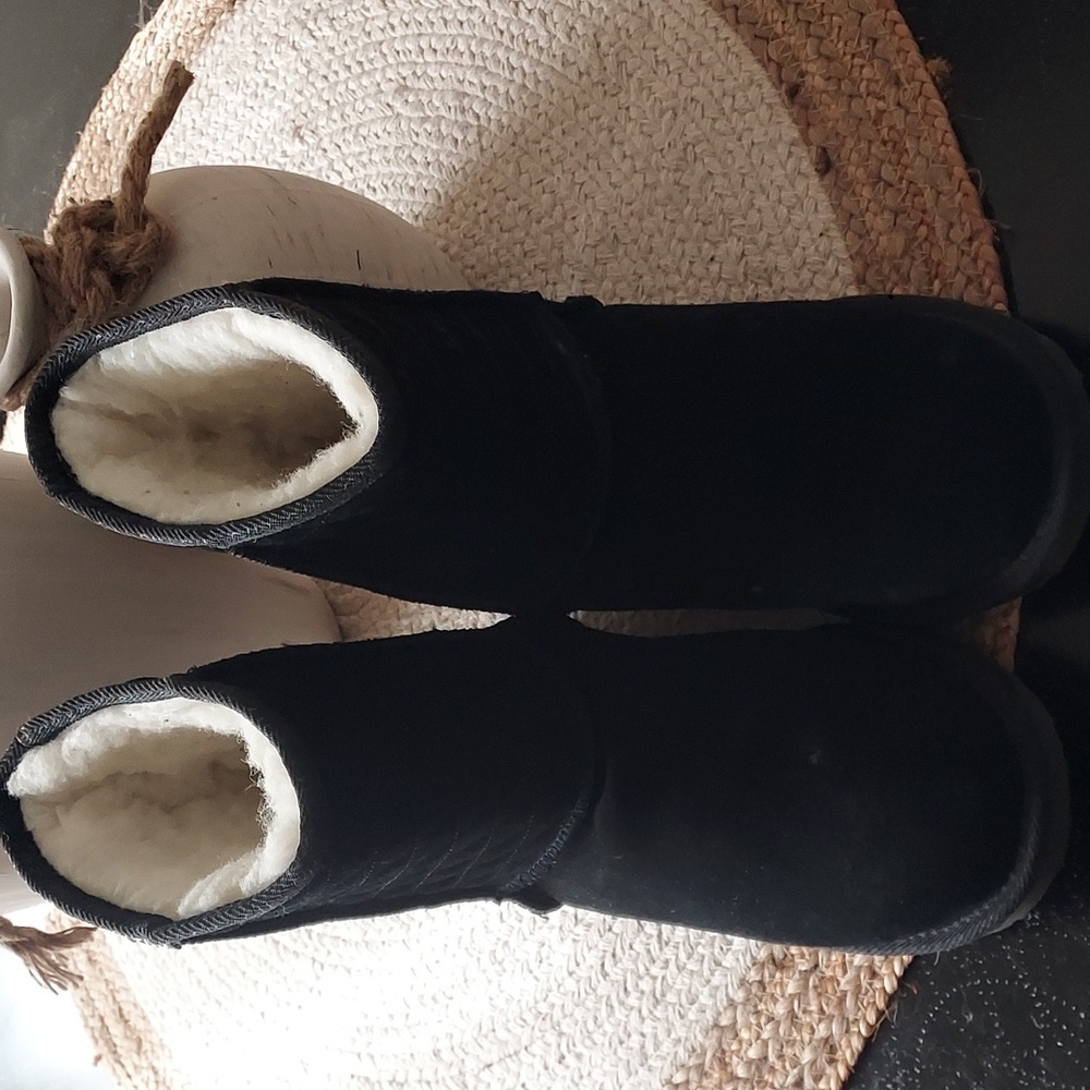 EMU short boot.